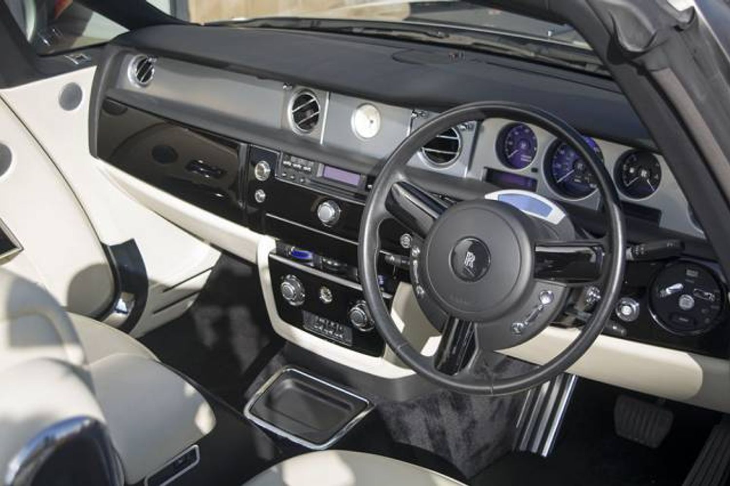 ROLLS-ROYCE PHANTOM DROPHEAD COUPE 2dr Auto