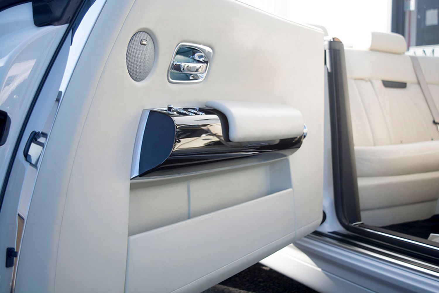 ROLLS-ROYCE PHANTOM DROPHEAD COUPE 2dr Auto