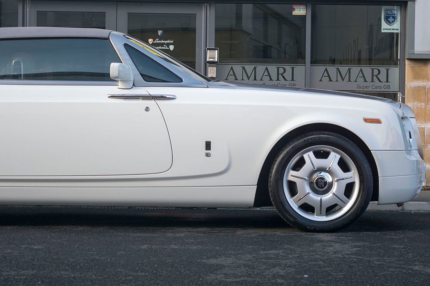 ROLLS-ROYCE PHANTOM DROPHEAD COUPE 2dr Auto