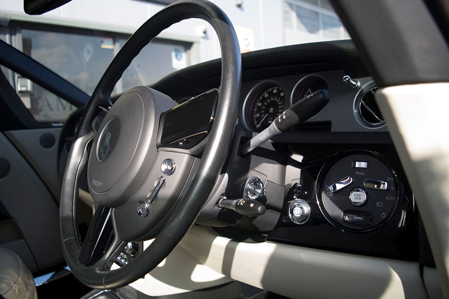 ROLLS-ROYCE PHANTOM DROPHEAD COUPE 2dr Auto
