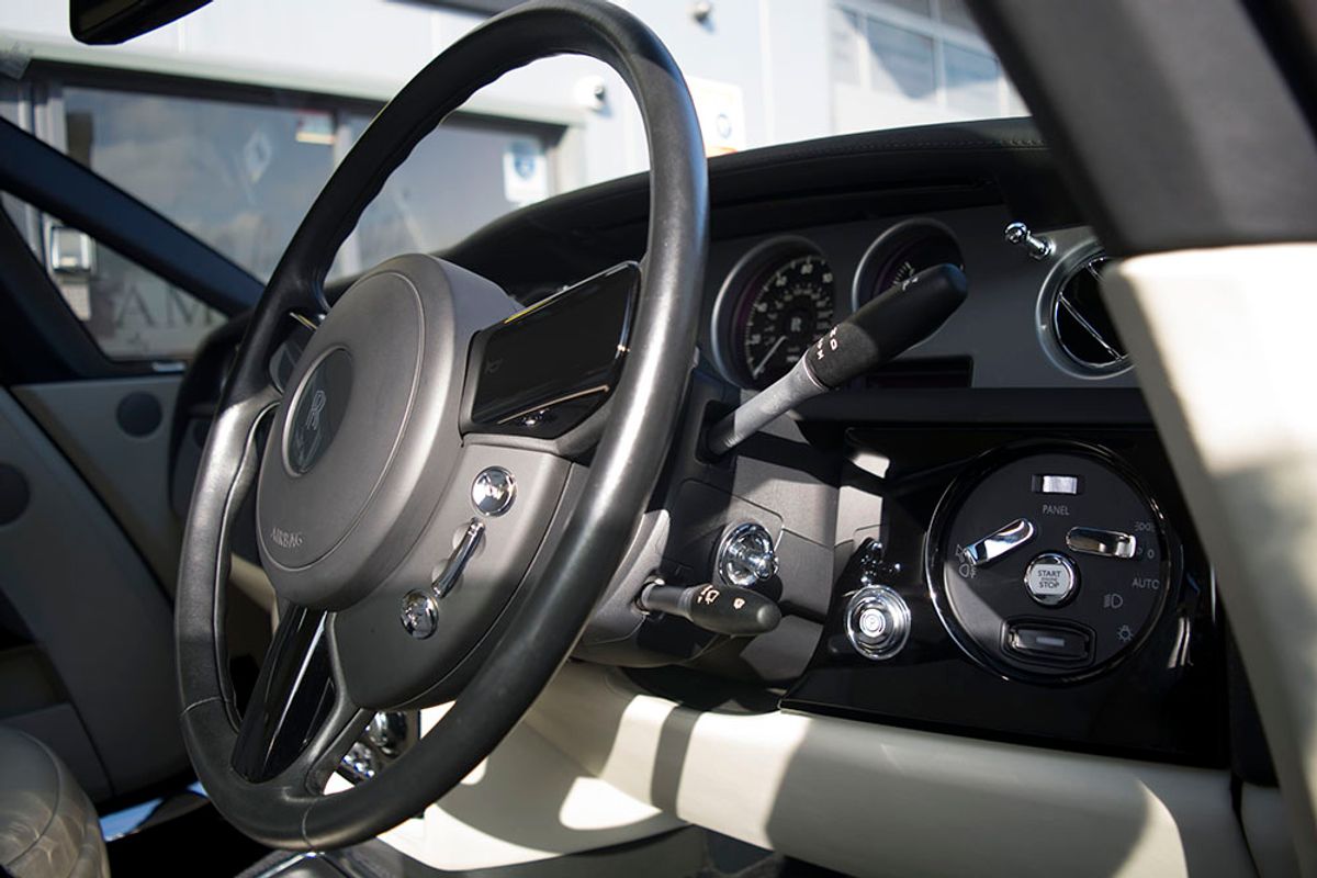 ROLLS-ROYCE PHANTOM DROPHEAD COUPE 2dr Auto
