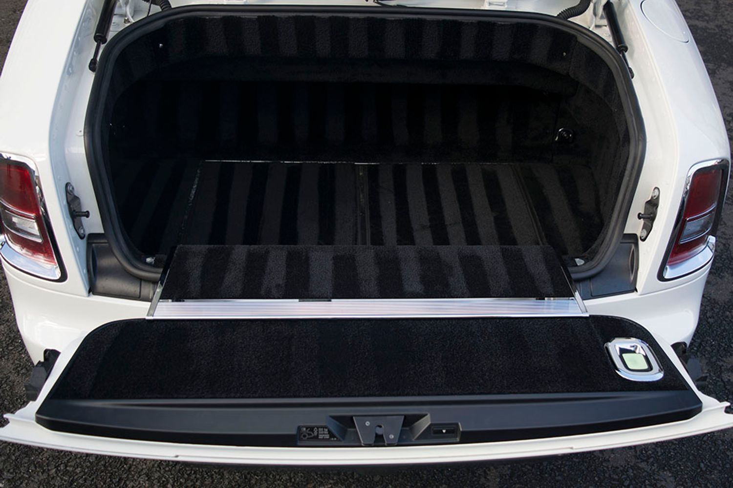 ROLLS-ROYCE PHANTOM DROPHEAD COUPE 2dr Auto