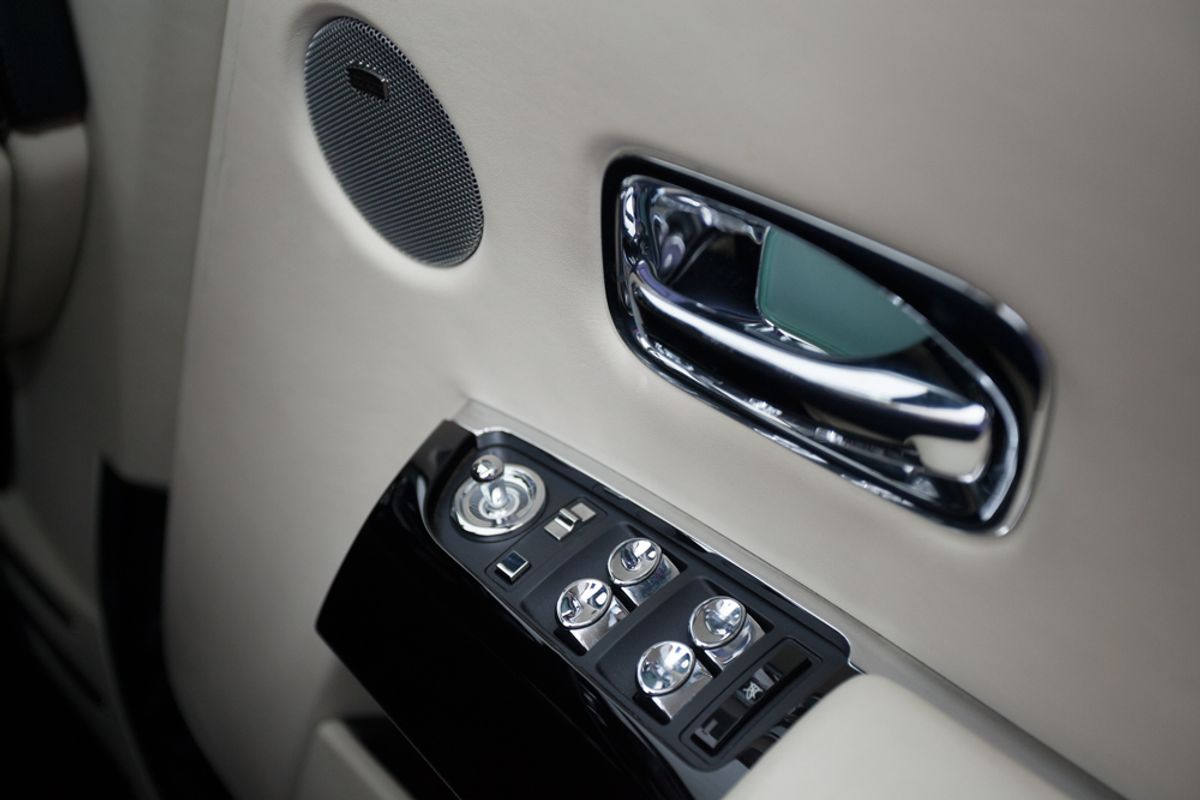 ROLLS-ROYCE PHANTOM DROPHEAD COUPE 2dr Auto