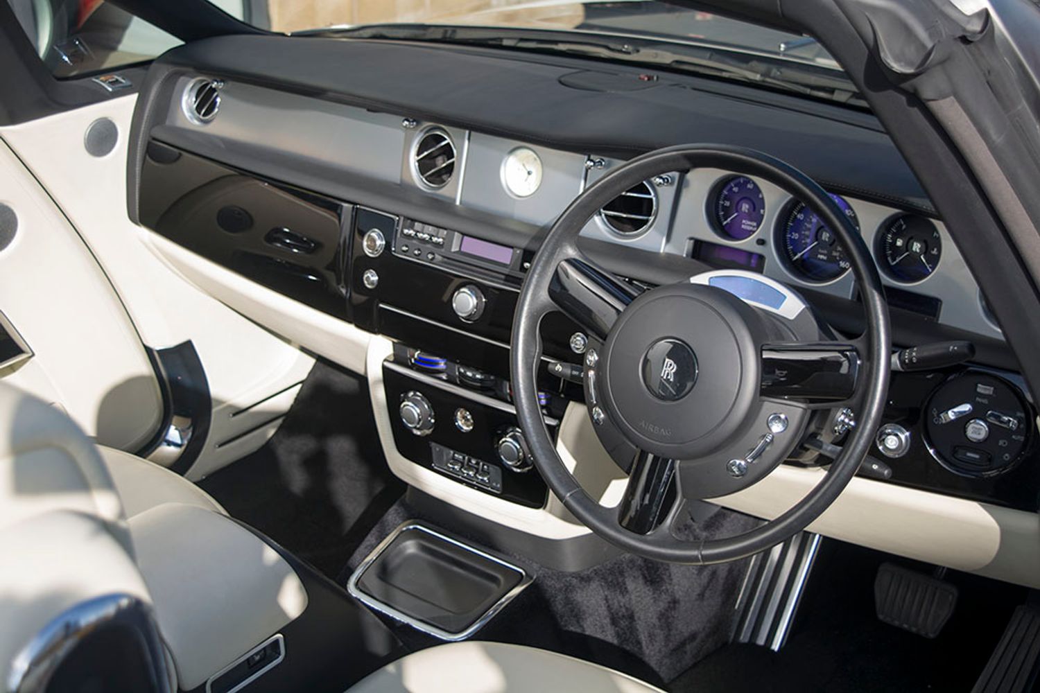 ROLLS-ROYCE PHANTOM DROPHEAD COUPE 2dr Auto