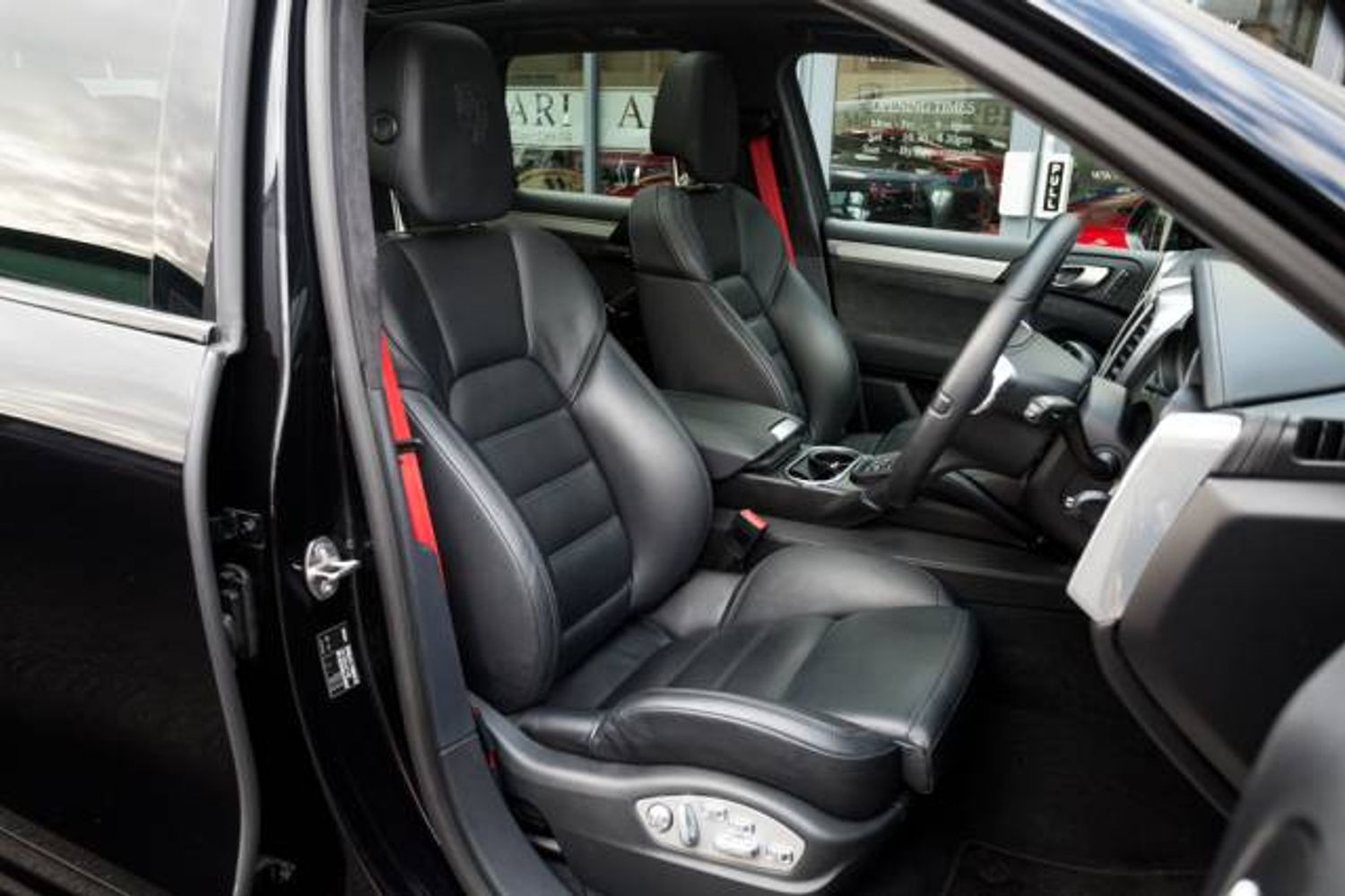 PORSCHE CAYENNE ESTATE GTS Tiptronic S