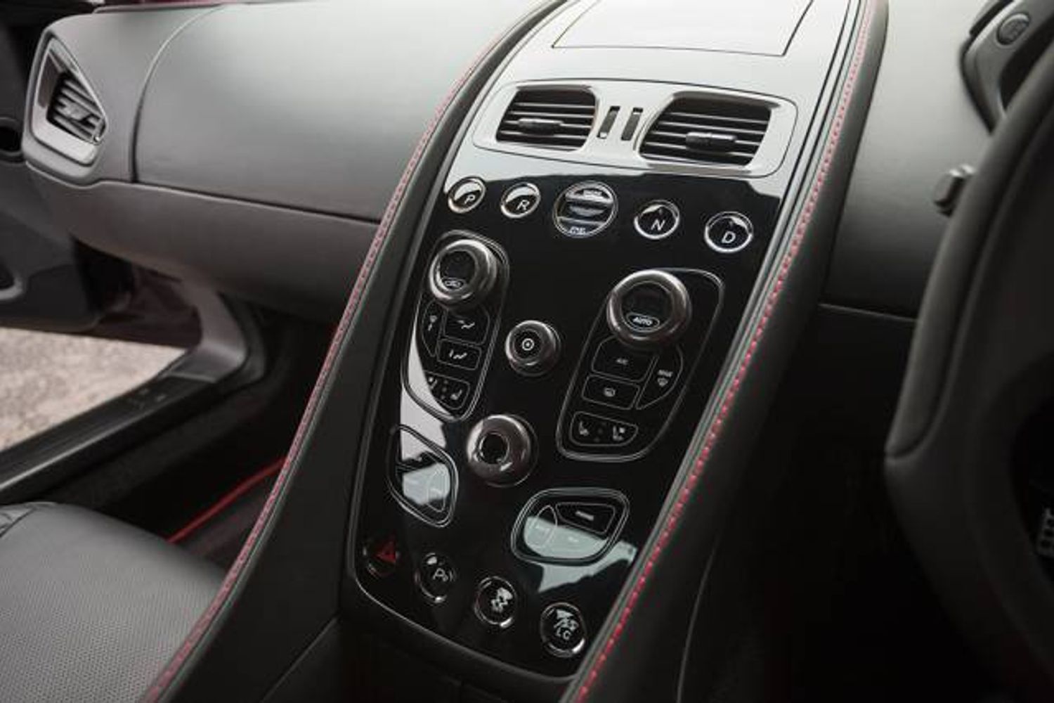 ASTON MARTIN VANQUISH COUPE V12 2+2 Touchtronic Auto