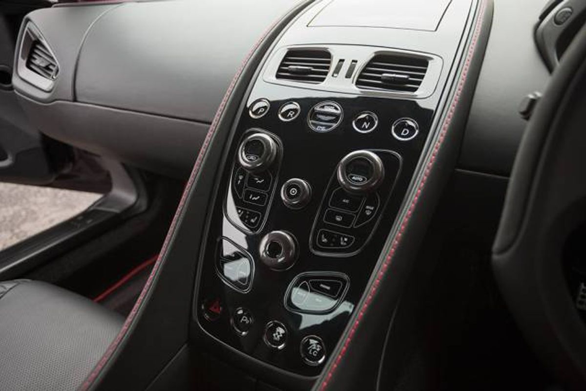 ASTON MARTIN VANQUISH COUPE V12 2+2 Touchtronic Auto