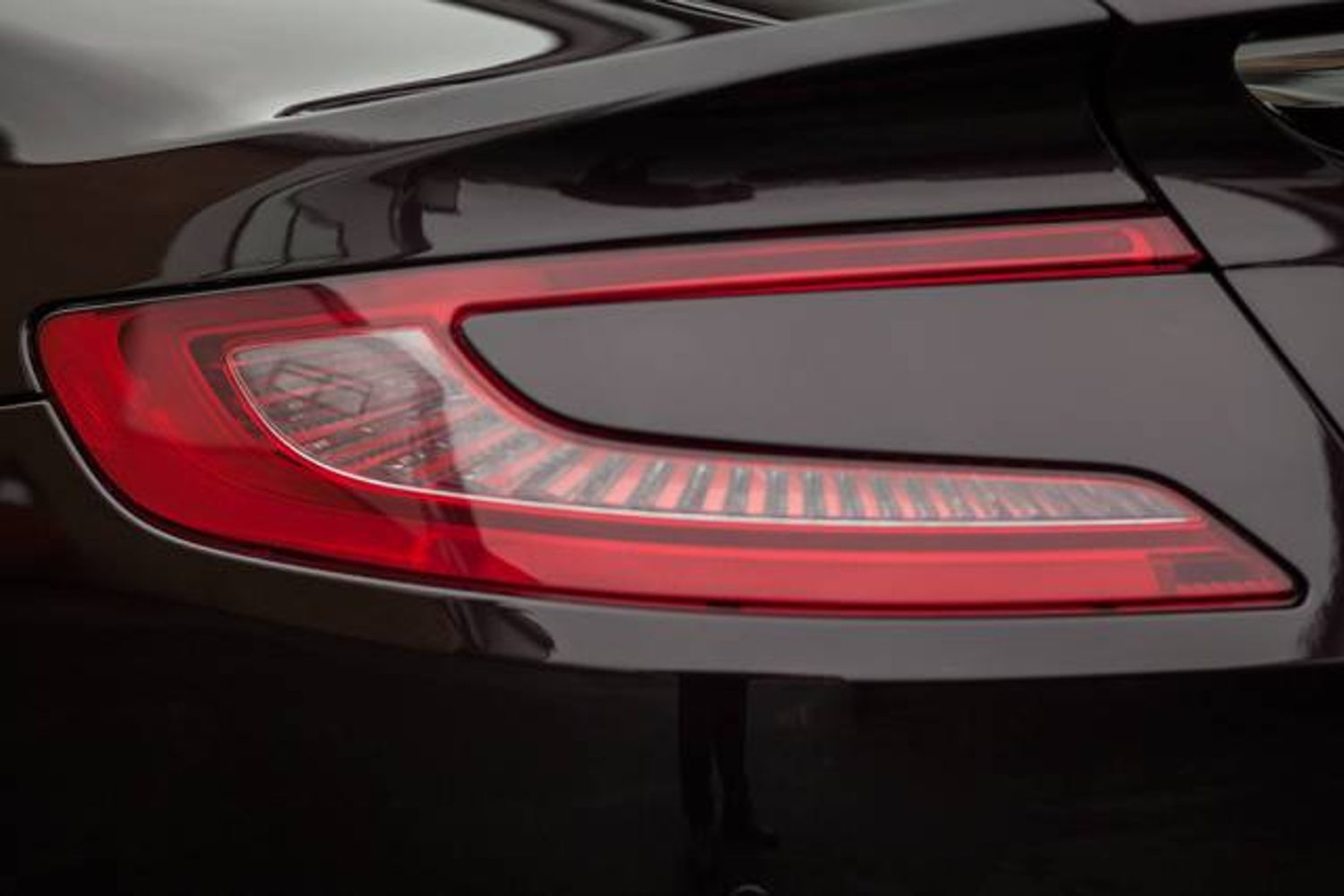 ASTON MARTIN VANQUISH COUPE V12 2+2 Touchtronic Auto