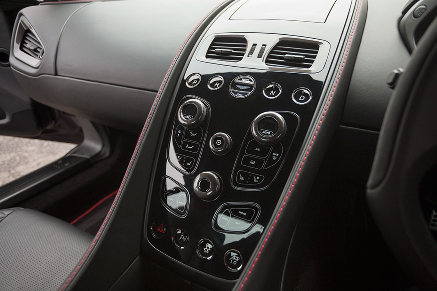 ASTON MARTIN VANQUISH COUPE V12 2+2 Touchtronic Auto