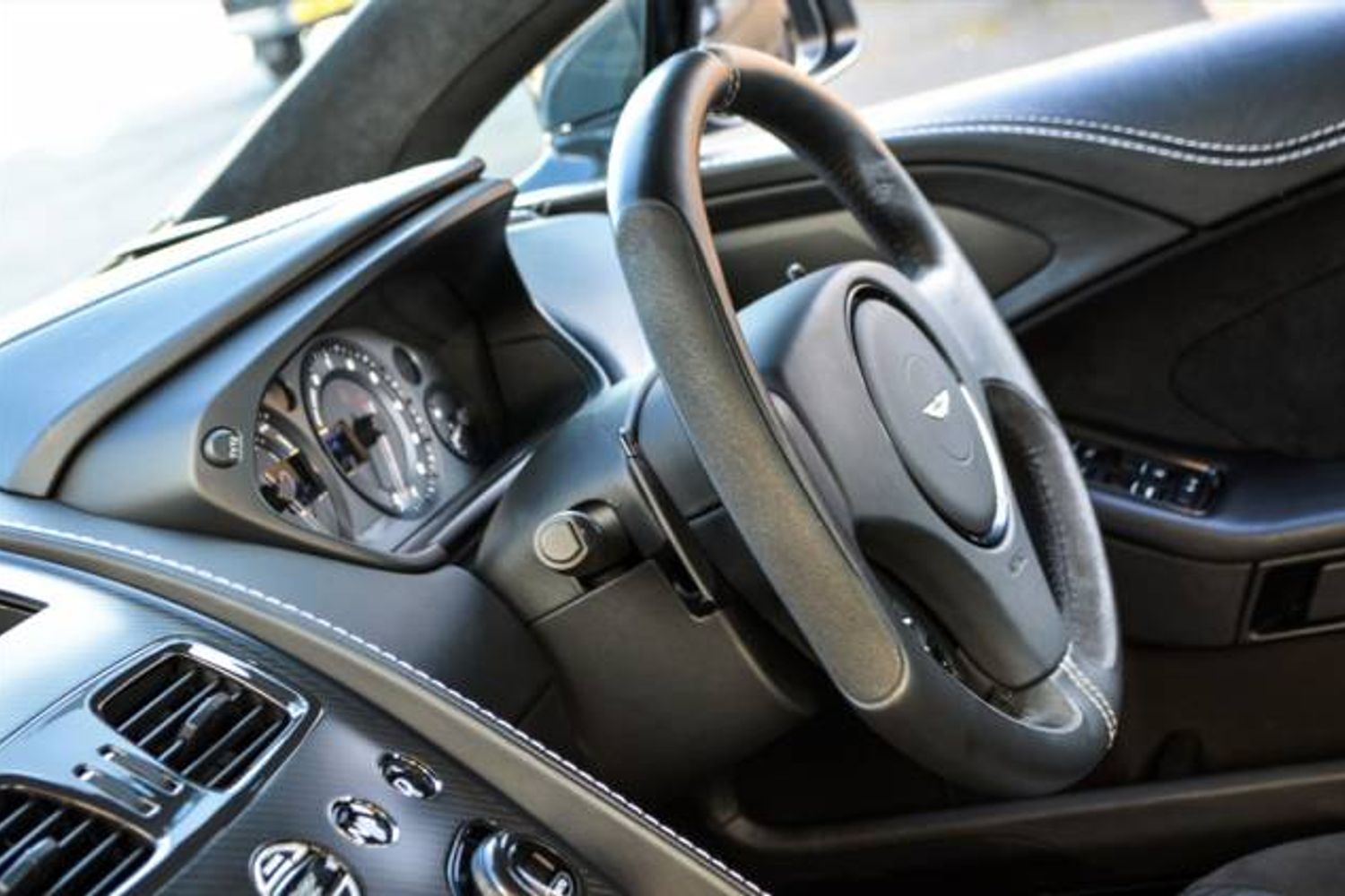 ASTON MARTIN VANQUISH COUPE V12 2+2 Touchtronic Auto