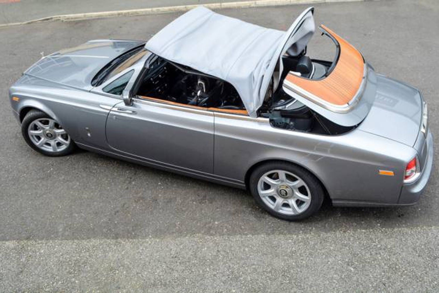 ROLLS-ROYCE PHANTOM DROPHEAD COUPE 2dr Auto