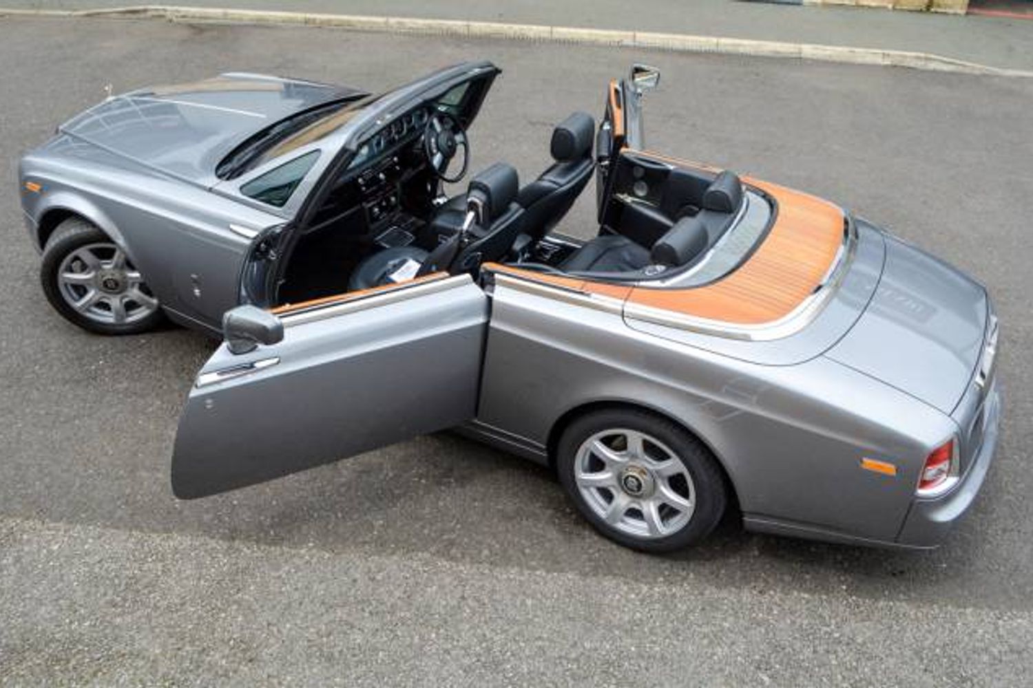 ROLLS-ROYCE PHANTOM DROPHEAD COUPE 2dr Auto