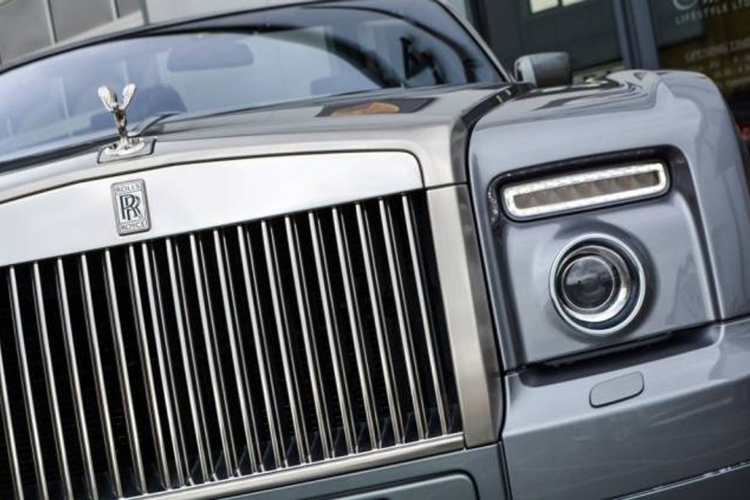 ROLLS-ROYCE PHANTOM DROPHEAD COUPE 2dr Auto