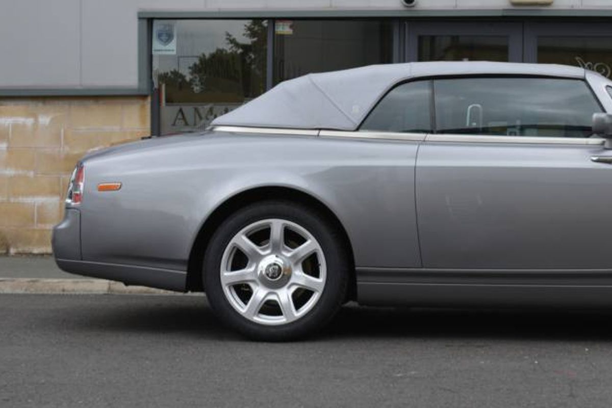 ROLLS-ROYCE PHANTOM DROPHEAD COUPE 2dr Auto