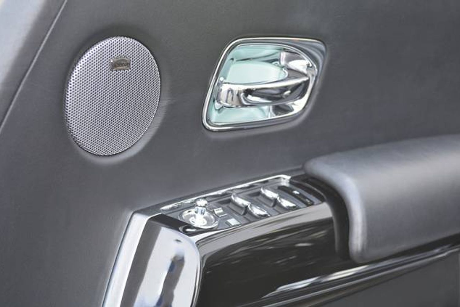 ROLLS-ROYCE PHANTOM DROPHEAD COUPE 2dr Auto