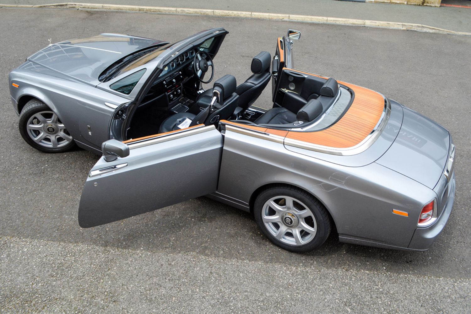 ROLLS-ROYCE PHANTOM DROPHEAD COUPE 2dr Auto