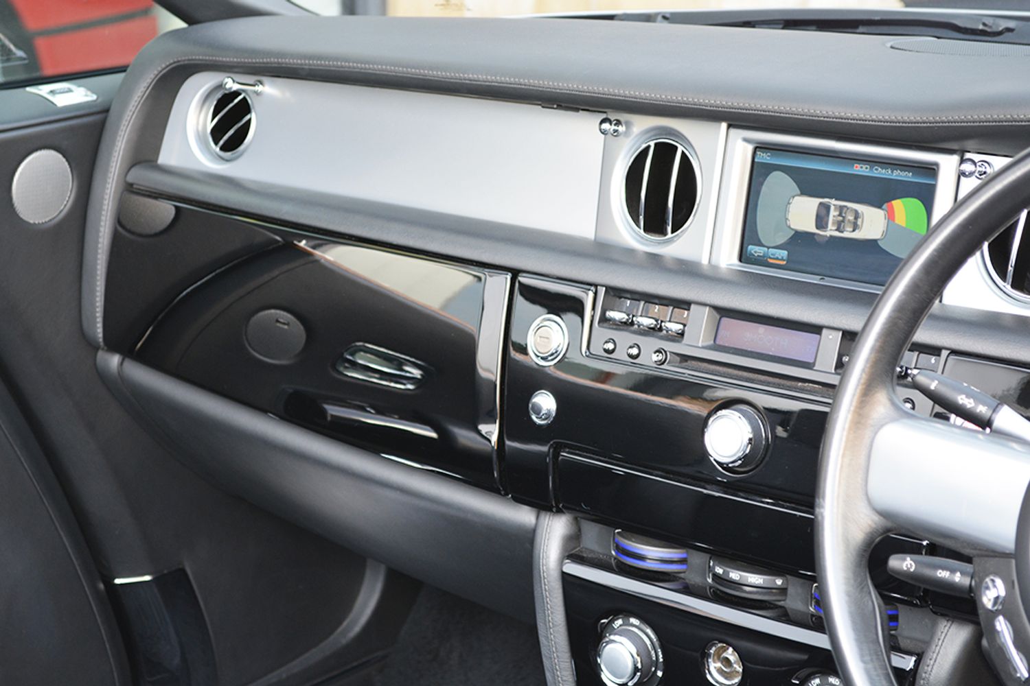 ROLLS-ROYCE PHANTOM DROPHEAD COUPE 2dr Auto