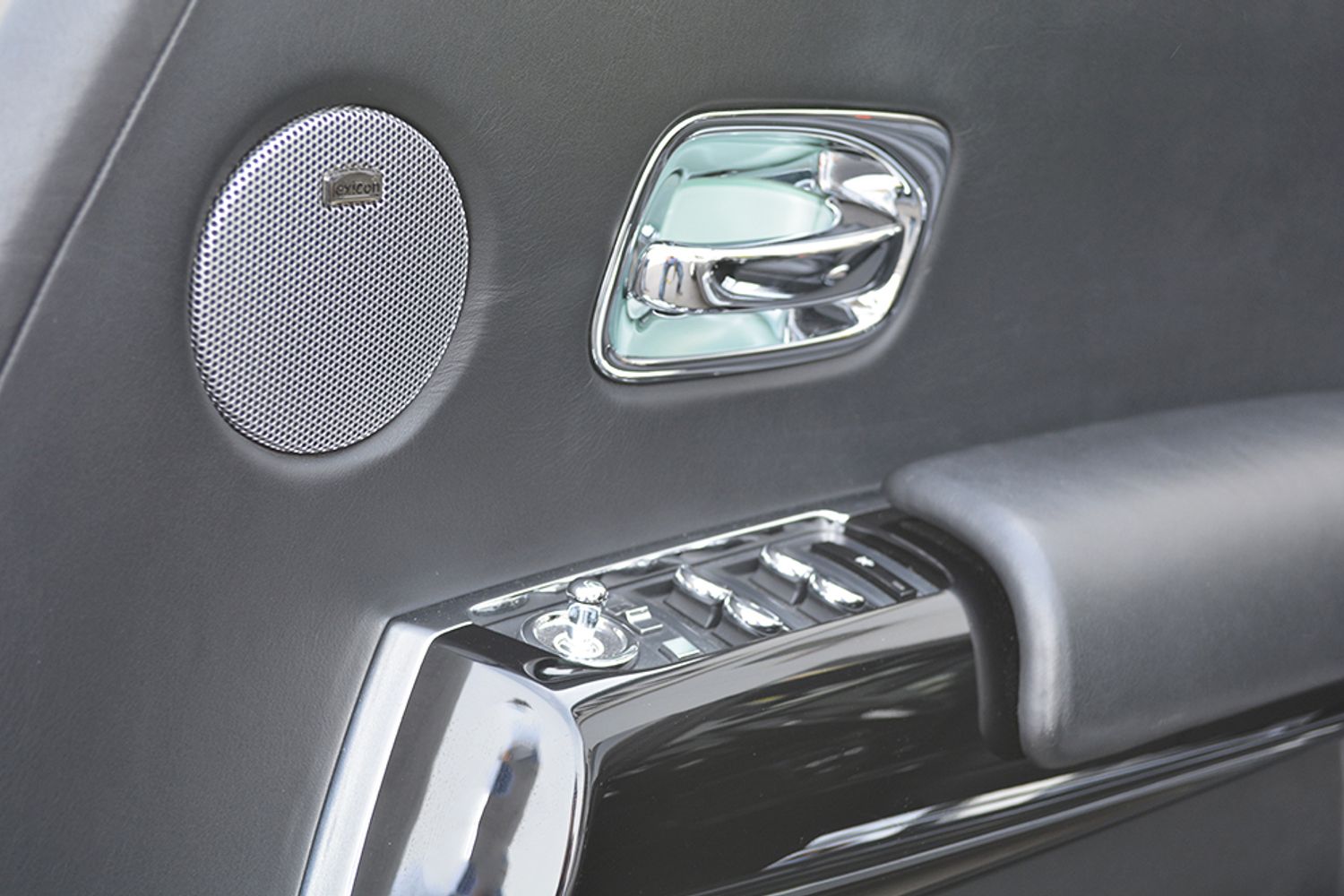 ROLLS-ROYCE PHANTOM DROPHEAD COUPE 2dr Auto