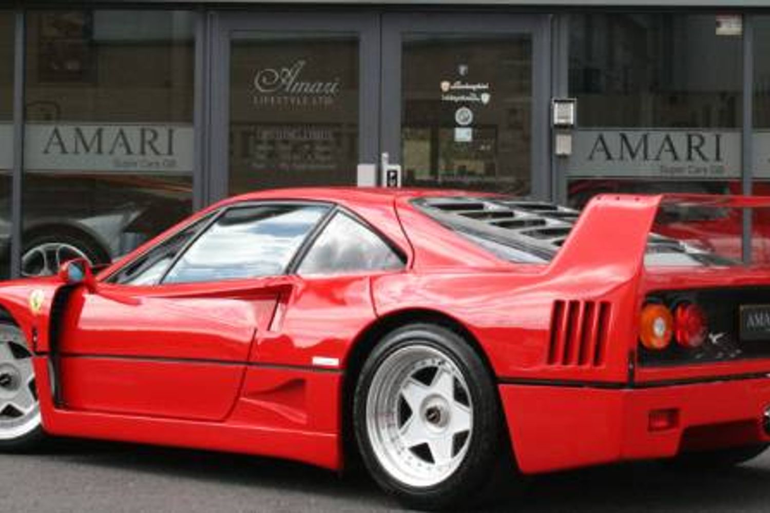 FERRARI F40 COUPE 2dr