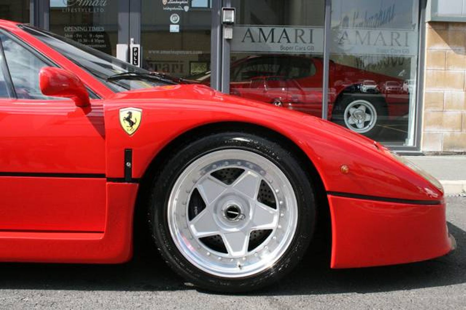 FERRARI F40 COUPE 2dr