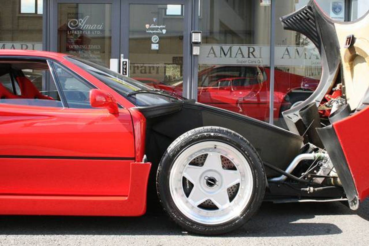 FERRARI F40 COUPE 2dr