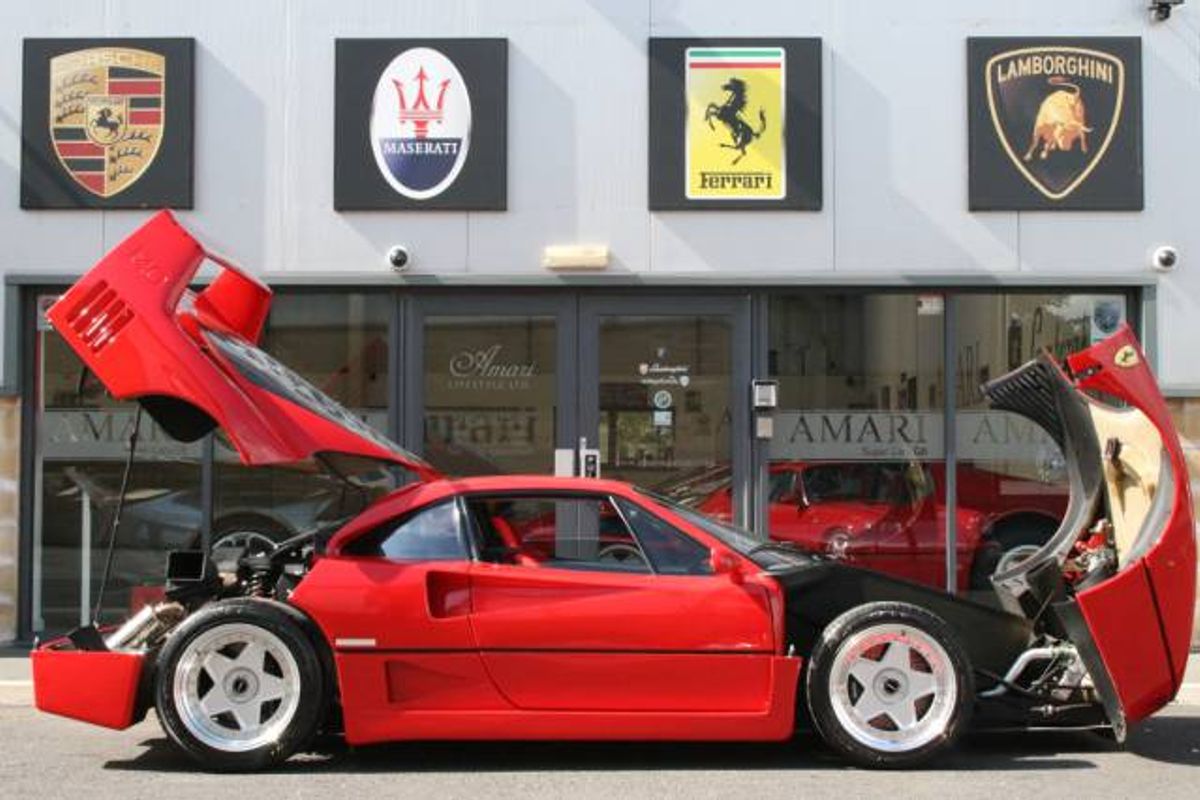 FERRARI F40 COUPE 2dr