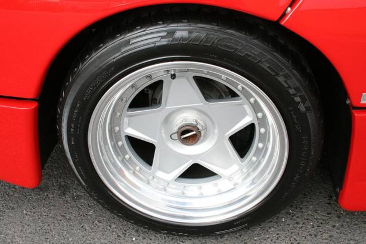 FERRARI F40 COUPE 2dr