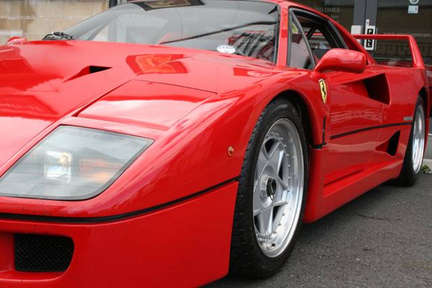 FERRARI F40 COUPE 2dr