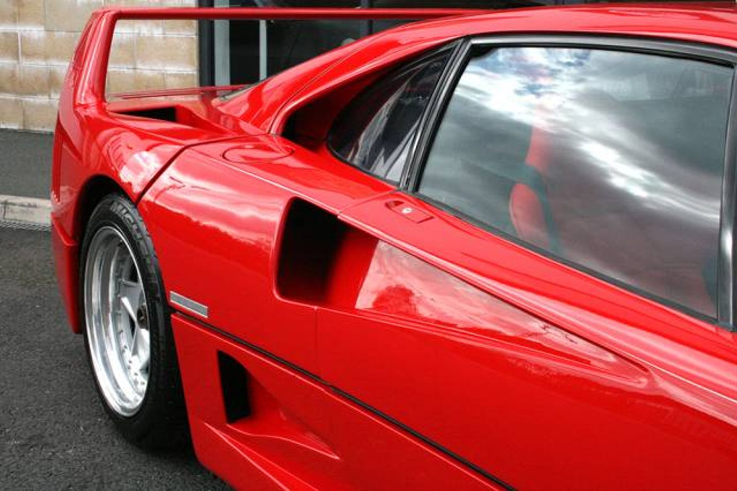 FERRARI F40 COUPE 2dr