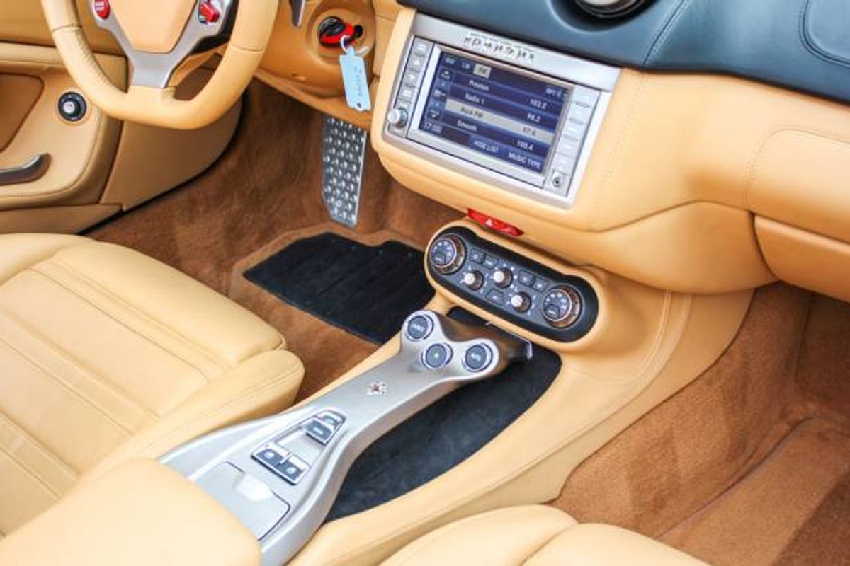 FERRARI CALIFORNIA CONVERTIBLE 2+ F1 Auto [HELE]