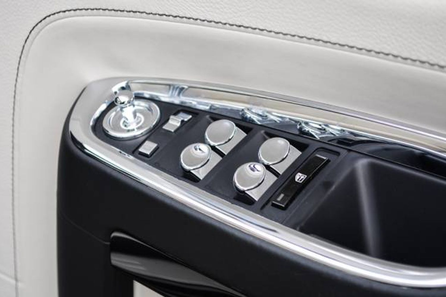 ROLLS-ROYCE GHOST SALOON 4dr Auto