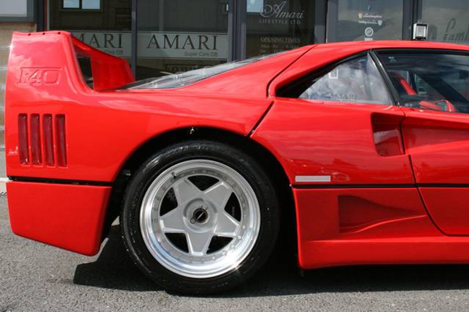 FERRARI F40 COUPE 2dr