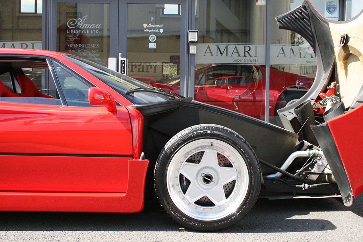 FERRARI F40 COUPE 2dr