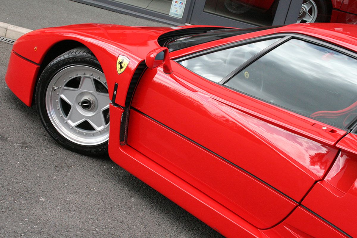FERRARI F40 COUPE 2dr