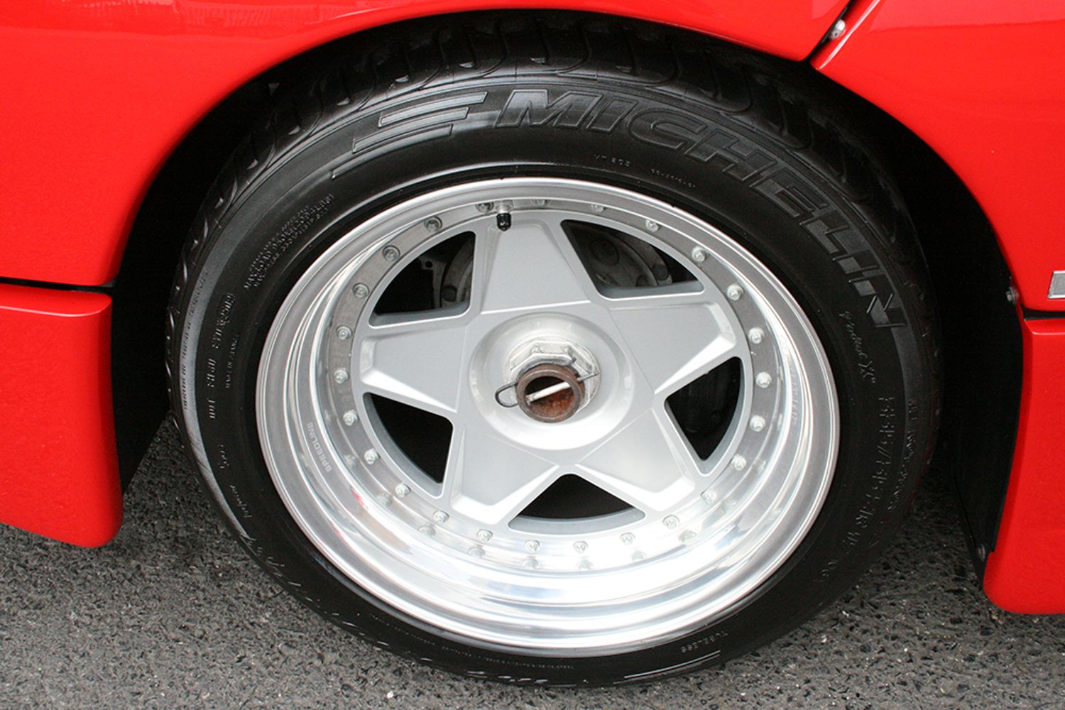 FERRARI F40 COUPE 2dr