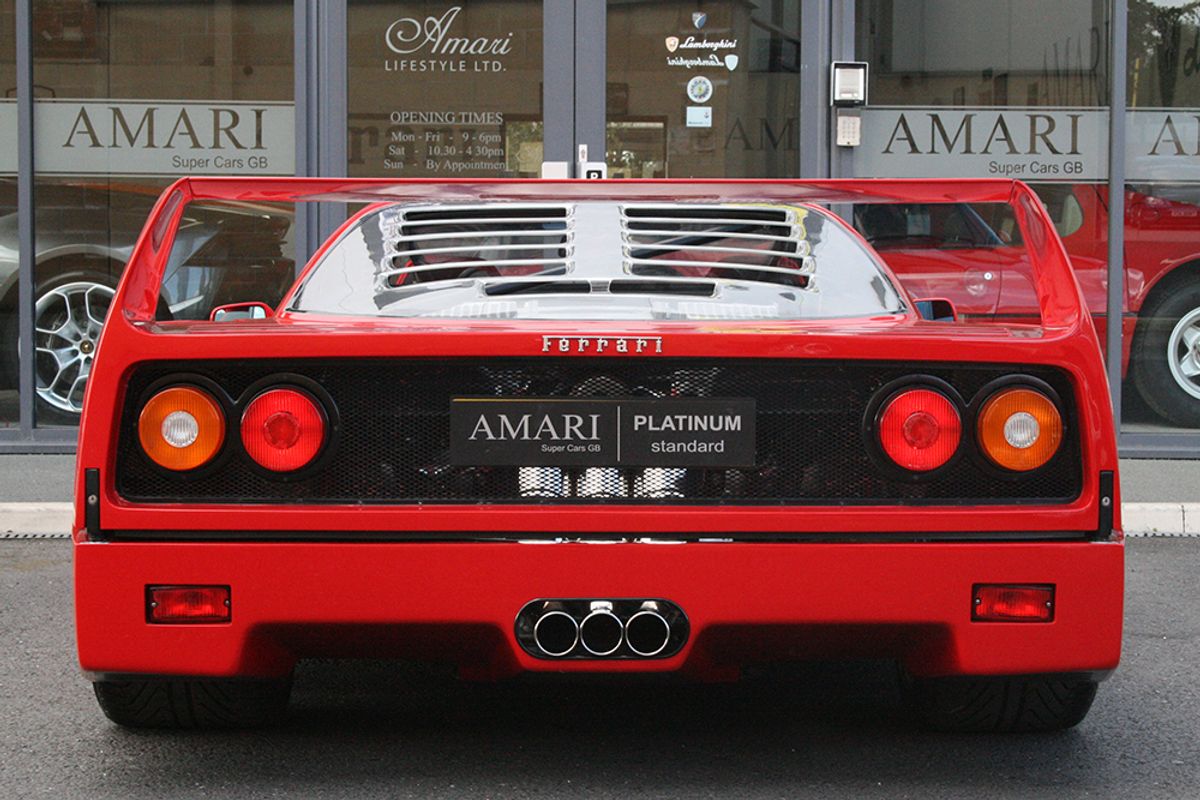 FERRARI F40 COUPE 2dr