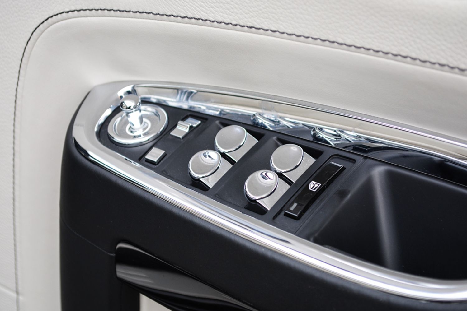 ROLLS-ROYCE GHOST SALOON 4dr Auto