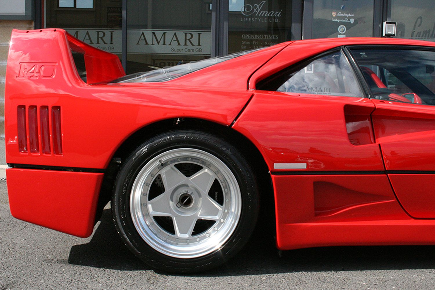 FERRARI F40 COUPE 2dr