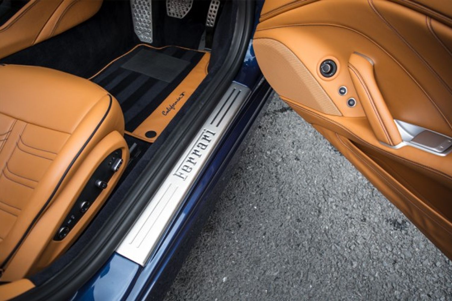 FERRARI CALIFORNIA CONVERTIBLE T Auto
