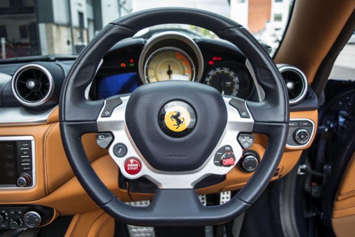 FERRARI CALIFORNIA CONVERTIBLE T Auto
