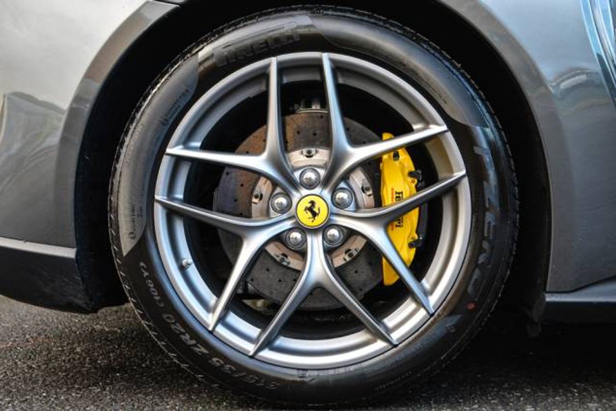 FERRARI F12 BERLINETTA COUPE 2dr Auto