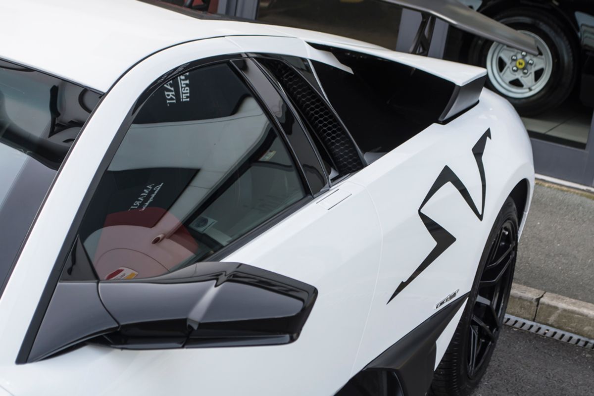 LAMBORGHINI Murcielago LP670-4 SV Superveloce