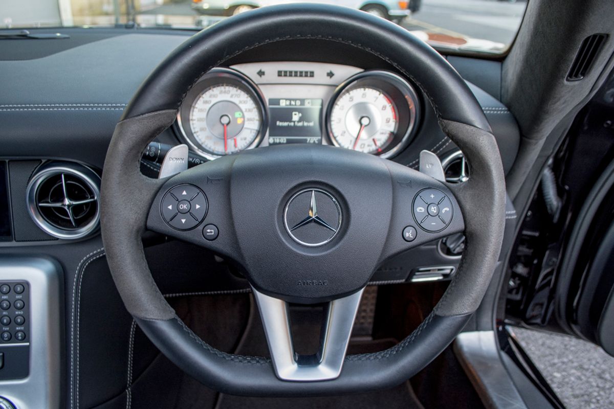 MERCEDES-BENZ SLS AMG ROADSTER SLS 63 Auto