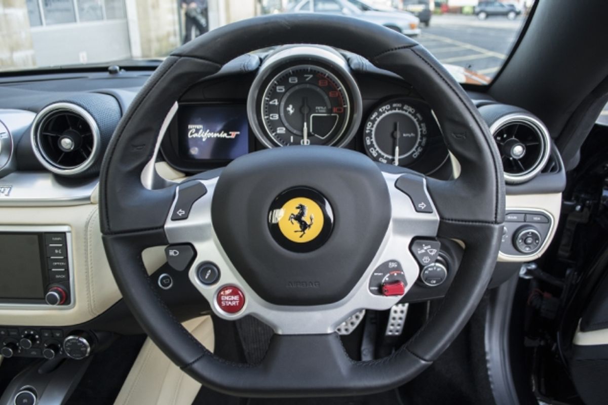 FERRARI CALIFORNIA CONVERTIBLE T Auto [HELE]