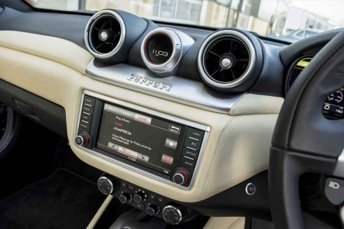 FERRARI CALIFORNIA CONVERTIBLE T Auto [HELE]