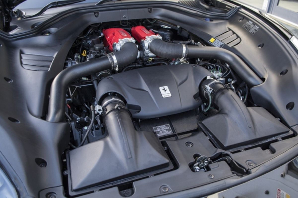 FERRARI CALIFORNIA CONVERTIBLE T Auto [HELE]