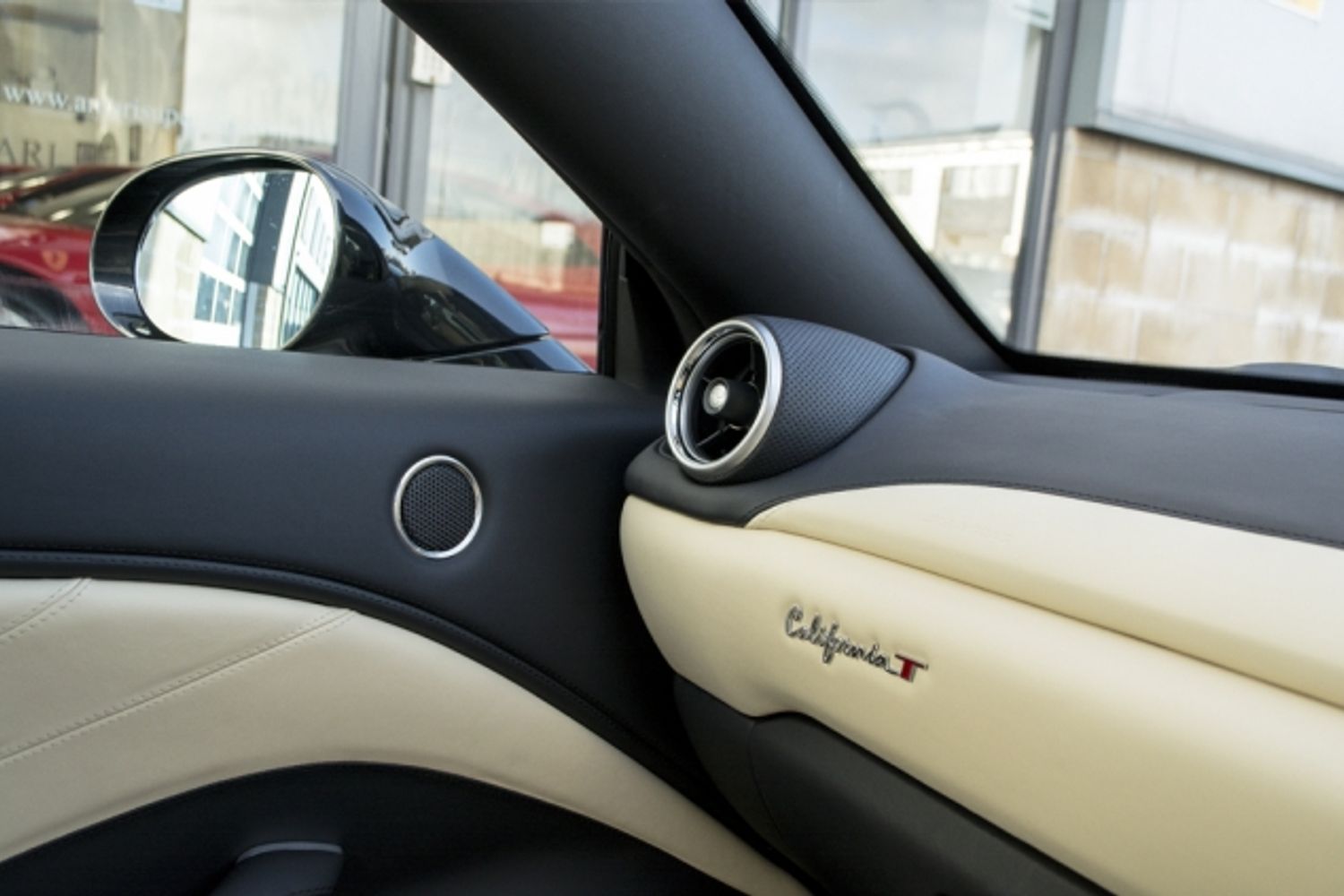 FERRARI CALIFORNIA CONVERTIBLE T Auto [HELE]