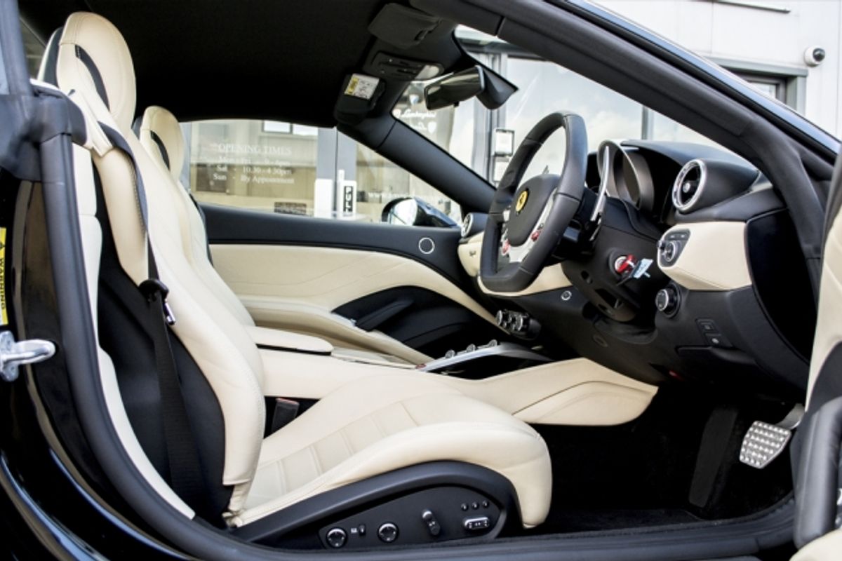 FERRARI CALIFORNIA CONVERTIBLE T Auto [HELE]