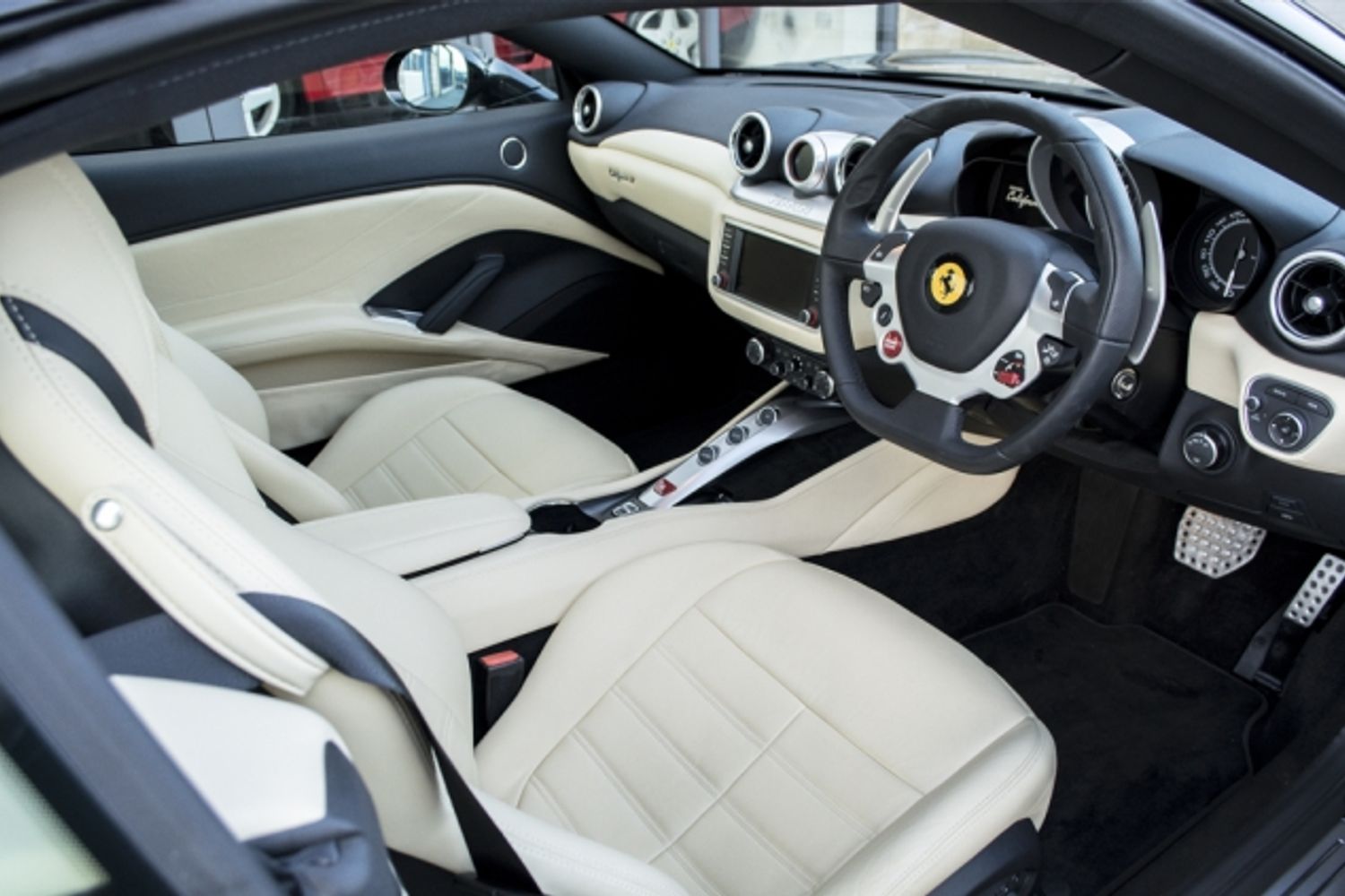 FERRARI CALIFORNIA CONVERTIBLE T Auto [HELE]