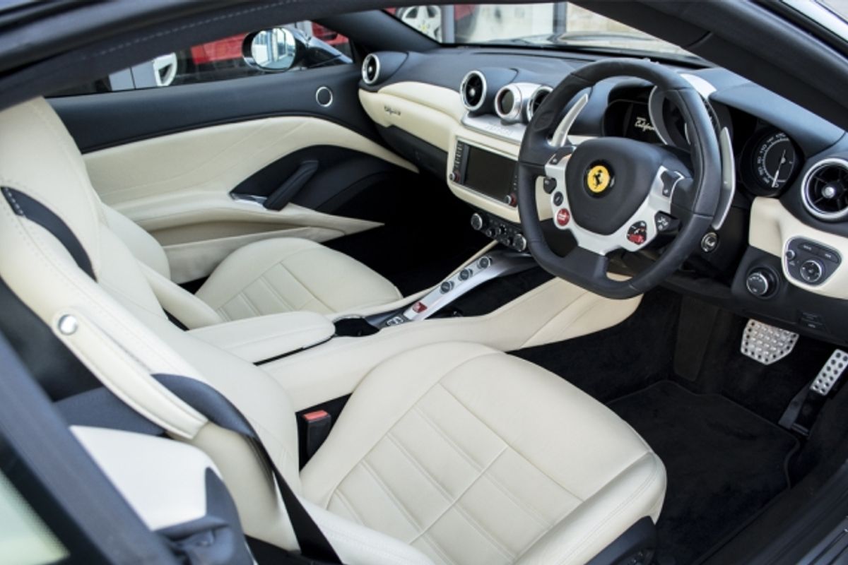 FERRARI CALIFORNIA CONVERTIBLE T Auto [HELE]
